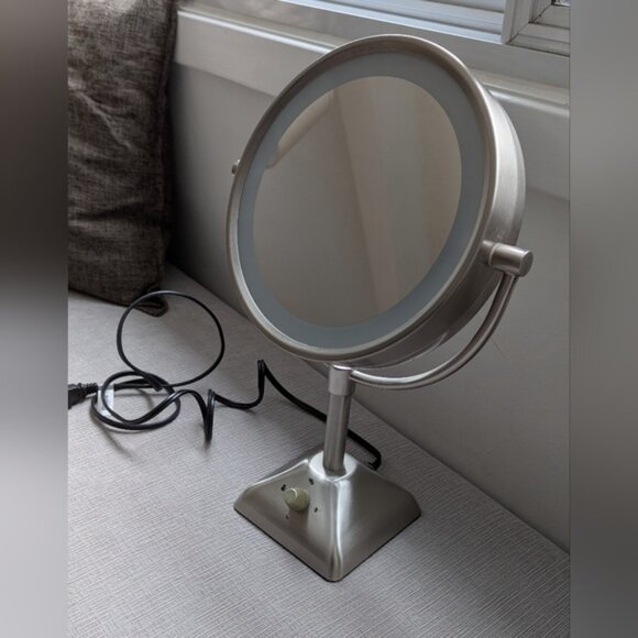 Light Up Vanity Mirror - Picture 3 of 4